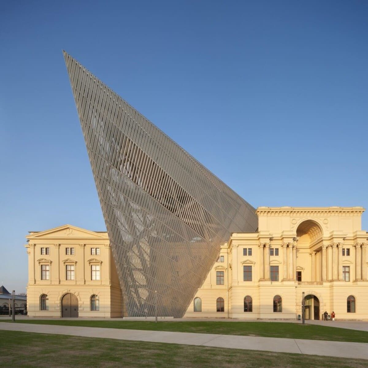 Пристройка к Музею военной истории, Дрезден, Германия, Studio Libeskind / © Hufton + Crow