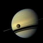 Происхождение колец Сатурна и Гипериона объяснили столкновением лун 