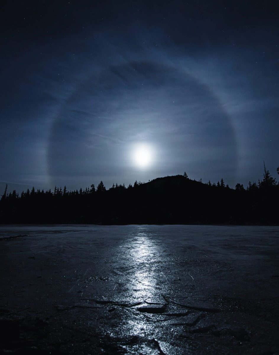 Снимок абсолютного победителя конкурса: лунное гало / © Anthony Bucci