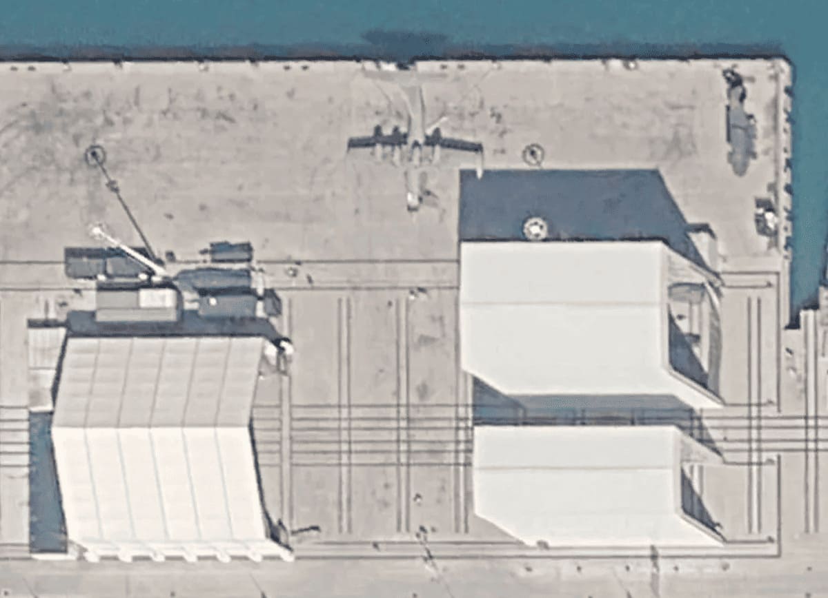 Спутниковый снимок китайского экраноплана «Бохайский монстр» / © Weibo