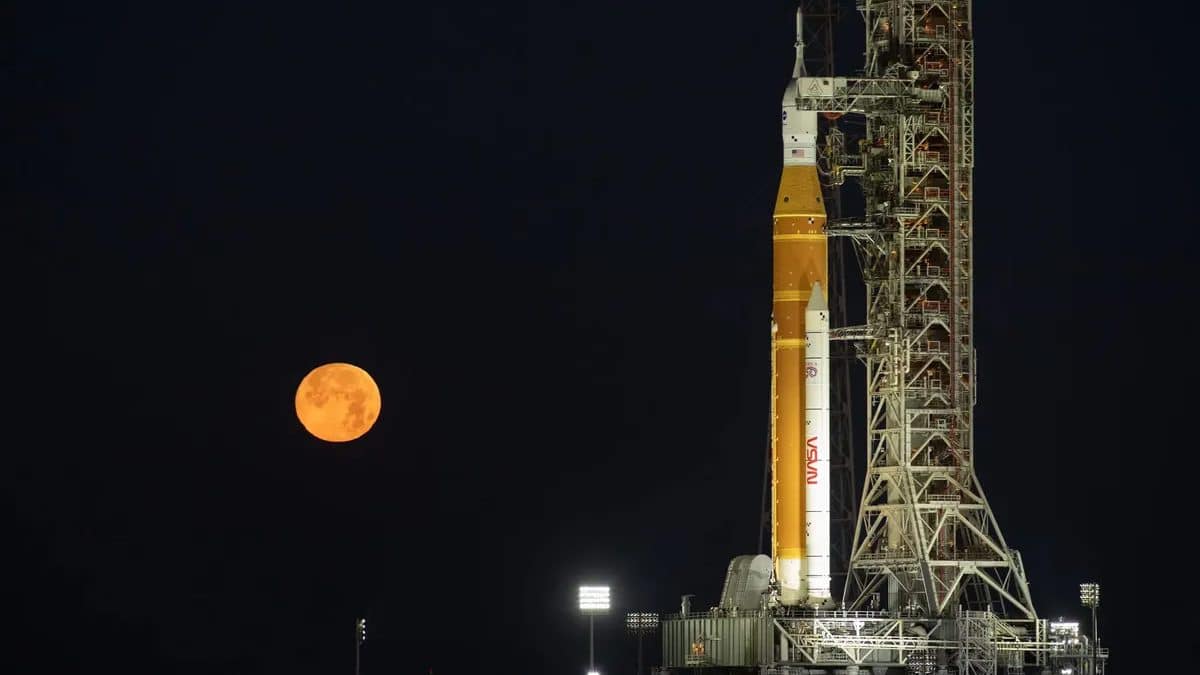 اقترحت شركة SpaceX إعادة الأمريكيين إلى القمر وليس على متن المركبة الفضائية أوريون