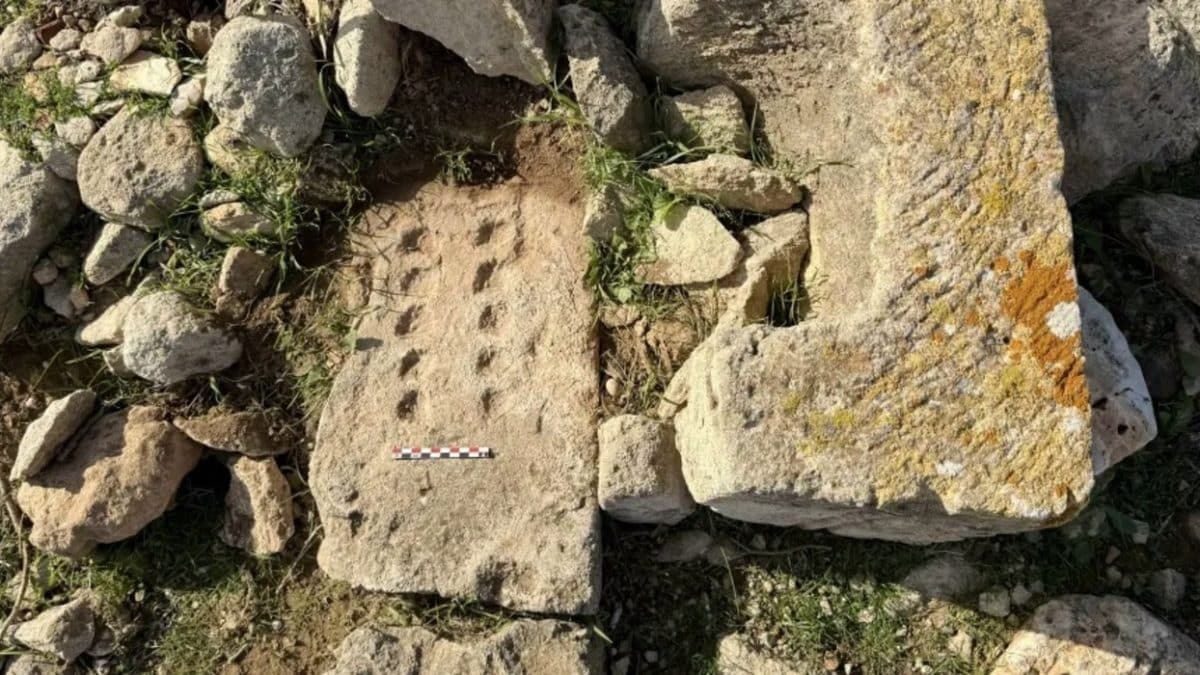 لمدة ألف ونصف سنة، كانت أطلال مدينة قديمة في ليبيا مغطاة بألواح لعب المنقلة