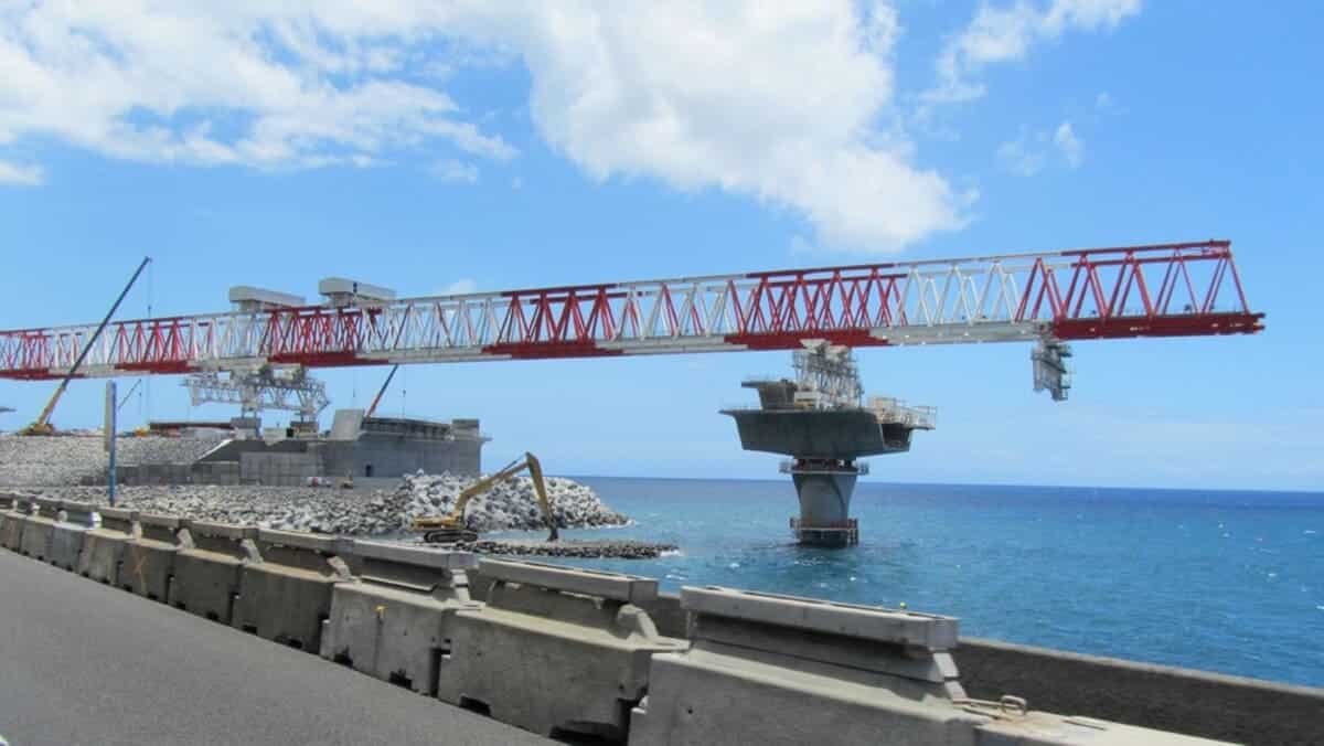 На виадуке Гранд-Шалуп устанавливают опоры /&nbsp;© Bouygues