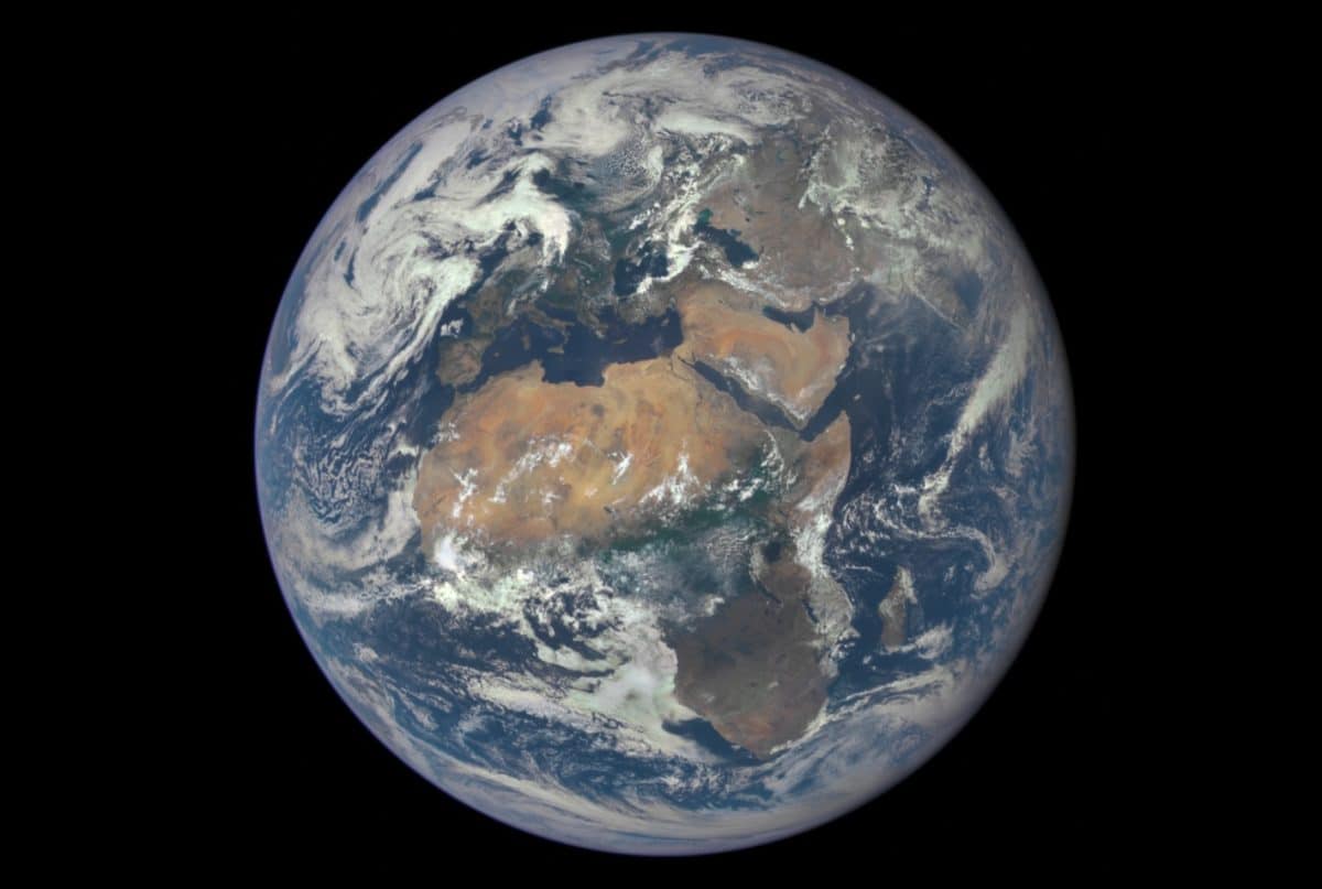 Фотография Земли, сделанная 29 июля 2015 года с борта космического аппарата Deep Space Climate Observatory / © Earth Polychromatic Imaging Camera, NASA