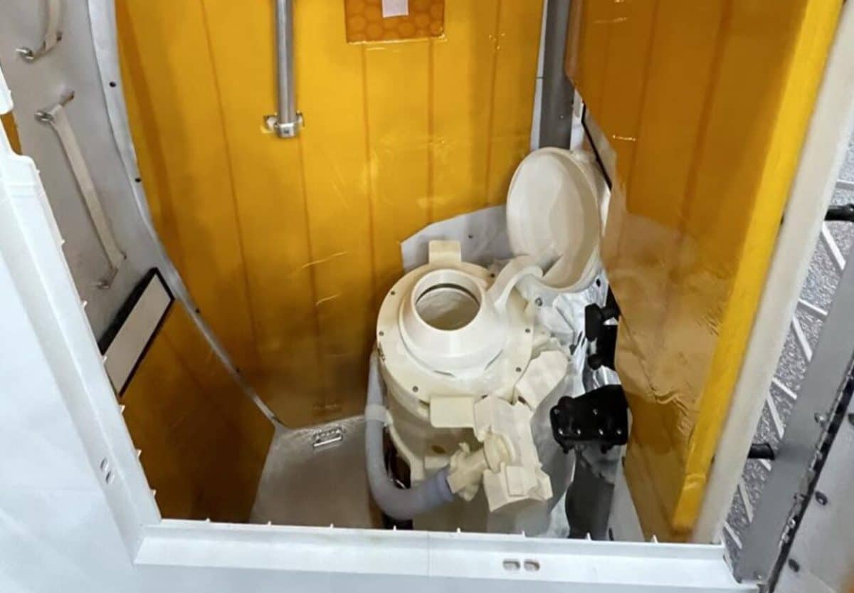 Туалетная система на борту Orion / © Jeremy Hansen, Canadian Space Agency