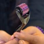 Врач рассказала, чем опасны домашние мезороллеры