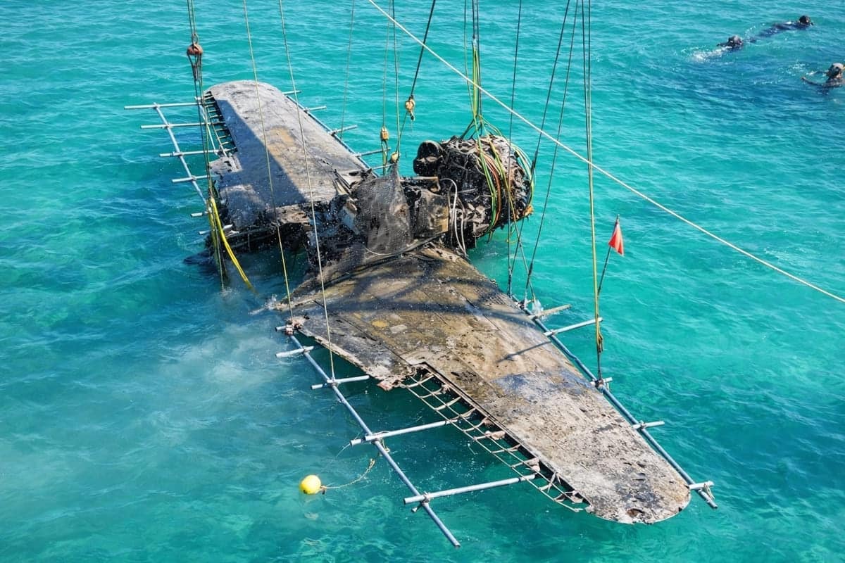 Истребитель Shiden Kai времен Второй мировой войны подняли со дна моря / © NHK