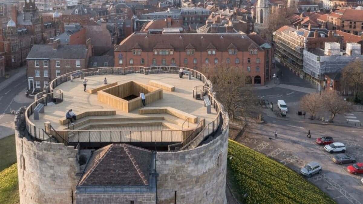 Башня Клиффорда, Великобритания — Hugh Broughton Architects / © Dirk Lindner
