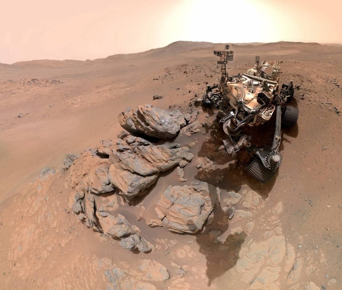Perseverance сделал селфи на фоне марсианского «Озера Шарм» / © NASA / JPL-Caltech / MSSS