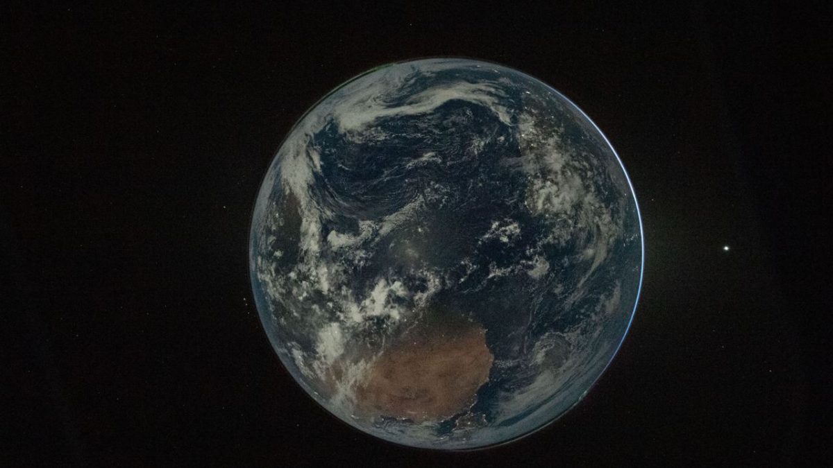 NASA опубликовала архив из 12 000 снимков миссии «Артемида II»: необработанные кадры Луны и Земли