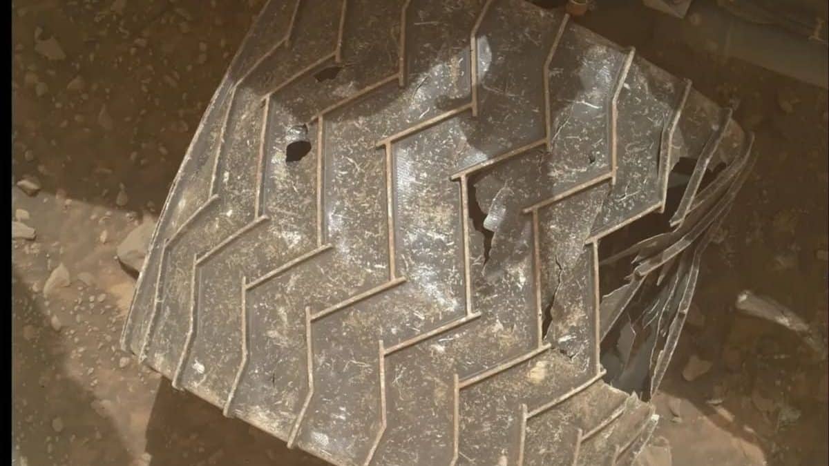 Колеса марсохода Curiosity показали износ после шести лет пути по Марсу