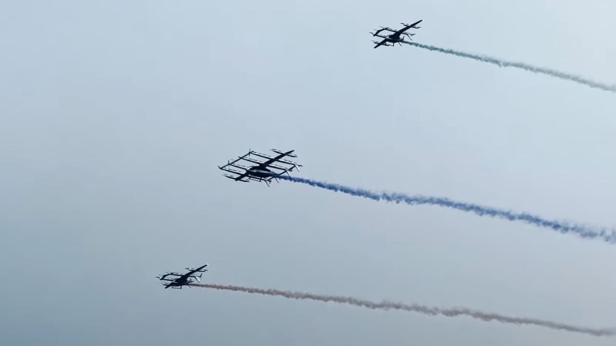 Крупнейшее в мире электрическое аэротакси V5000 Matrix впервые совершило групповой полет