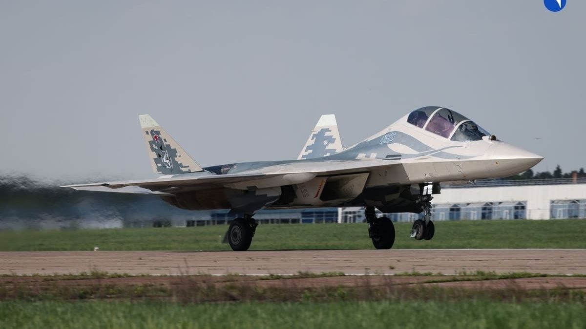 Двухместный Су-57Д совершил первый полет: испытания и перспективы