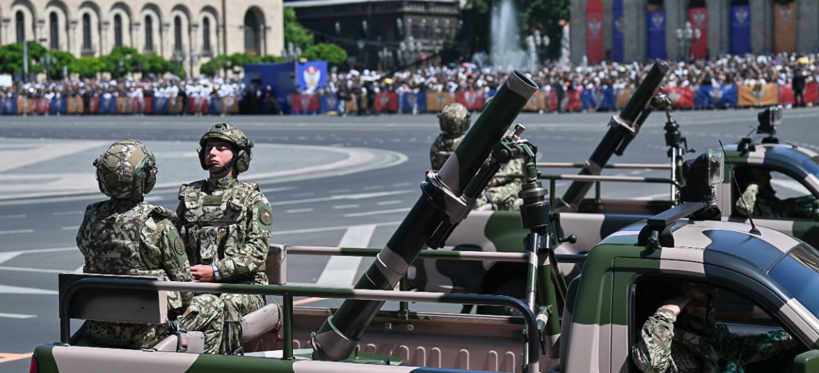Минометы армянского производства. Еще три года назад подобные артсистемы были одним из самых опасных для пехоты, но БПЛА и здесь изменили расстановку сил / © Юрий Лямин, Armenpress