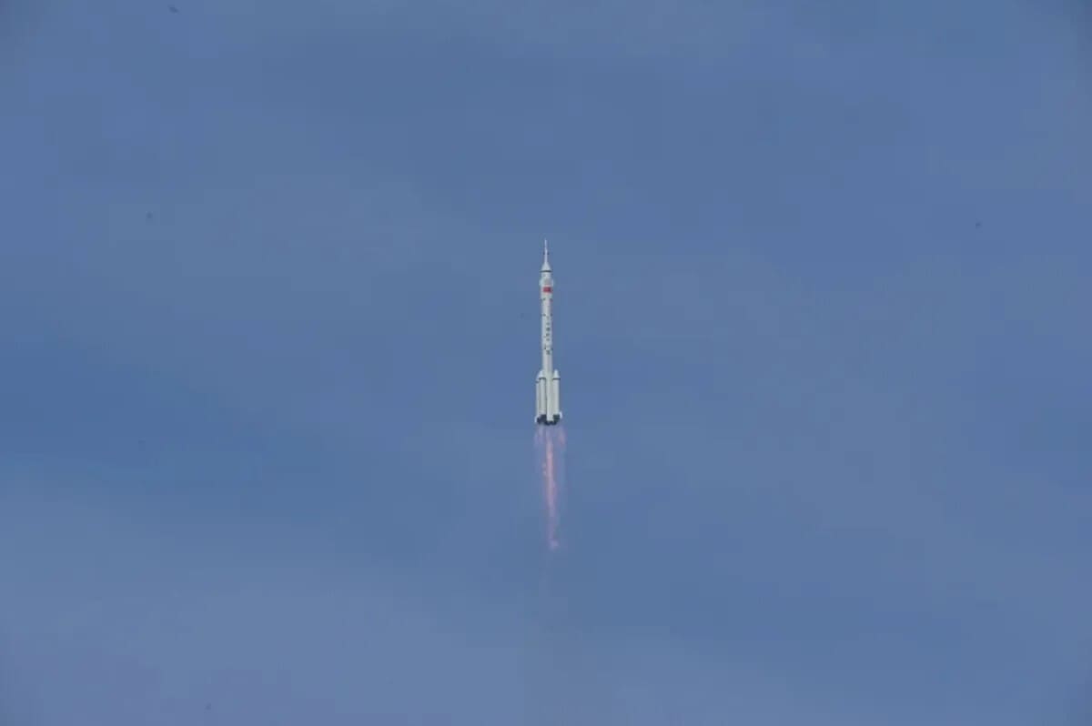 Запуск ракеты Long March 2F / © CASC