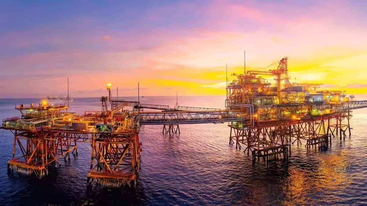Город посреди моря: как устроены крупнейшие нефтяные платформы мира