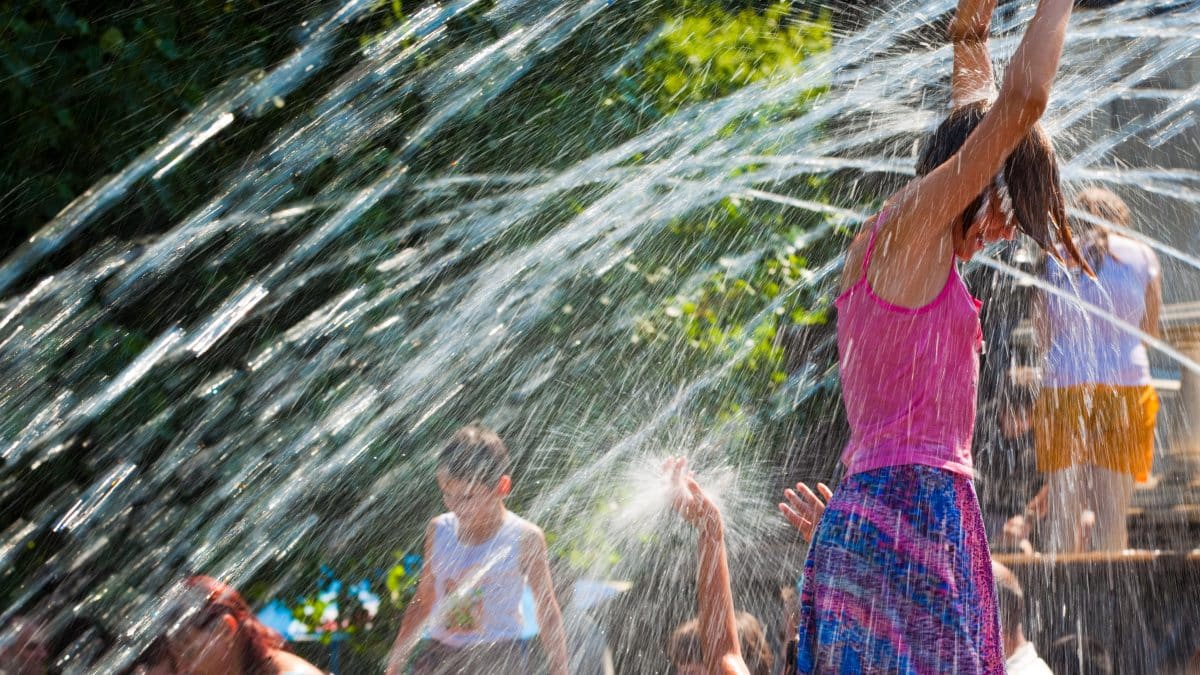 Жара до 37°C: синоптики предупредили о рекордных температурах в нескольких регионах России
