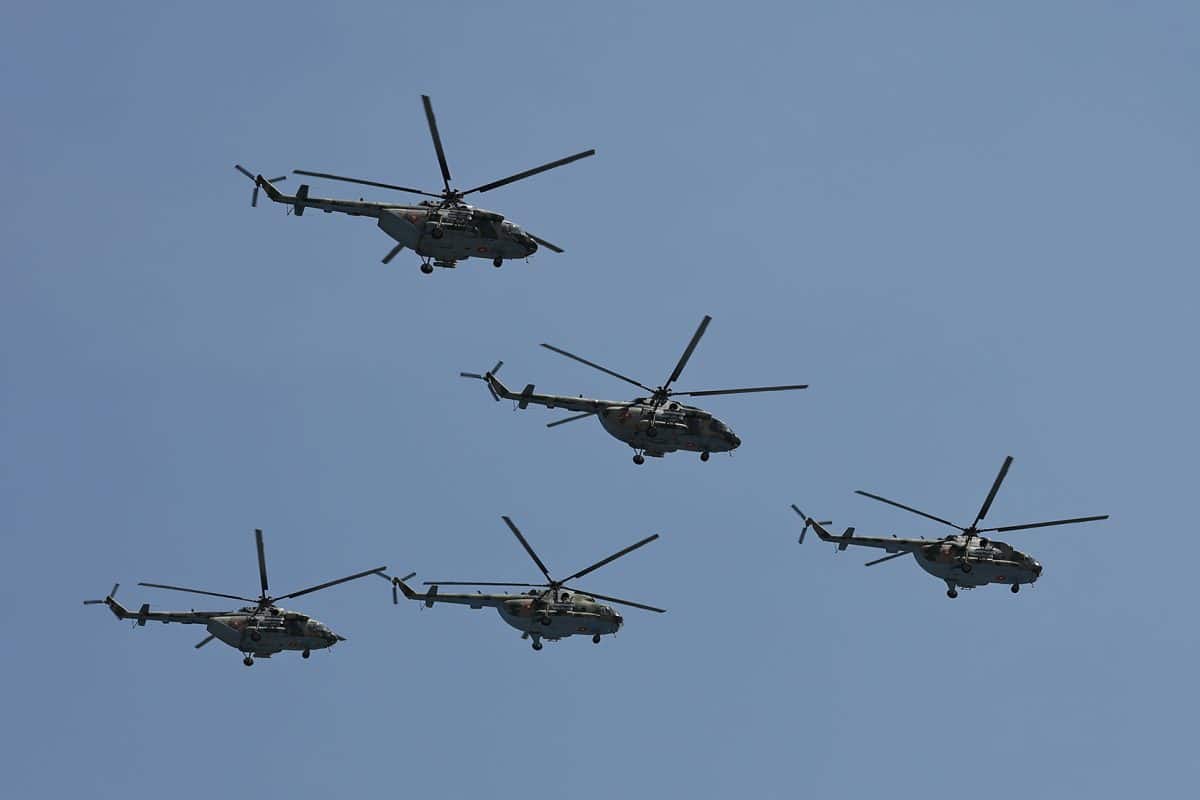 Ми-17 российского производства на параде в Ереване / © Юрий Лямин