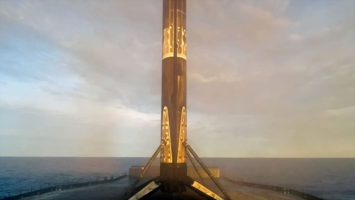 Первая ступень ракеты Falcon 9 под номером B1067 успешно выполнила посадку на автономную морскую платформу, находившуюся в Атлантическом океане / © SpaceX