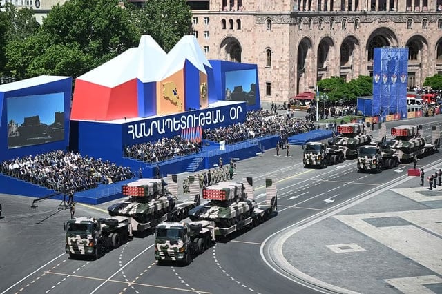 ТОС-1А на параде в Ереване / © oc-media.org