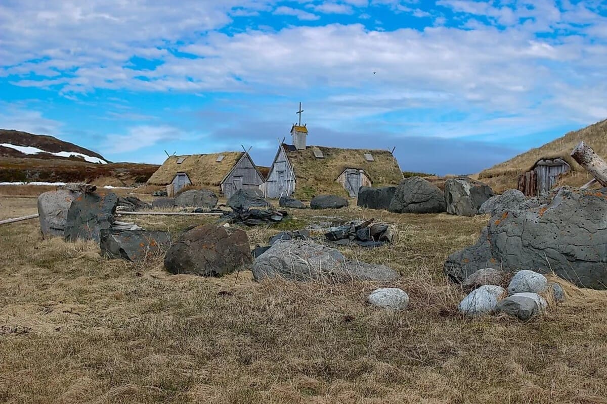 Л'Анс-о-Медоуз — поселение викингов в Ньюфаундленде, Канада / © Wikimedia Commons