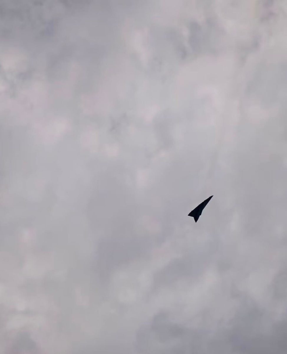 Новый снимок прототипа китайского истребителя шестого поколения J-36 / © Weibo