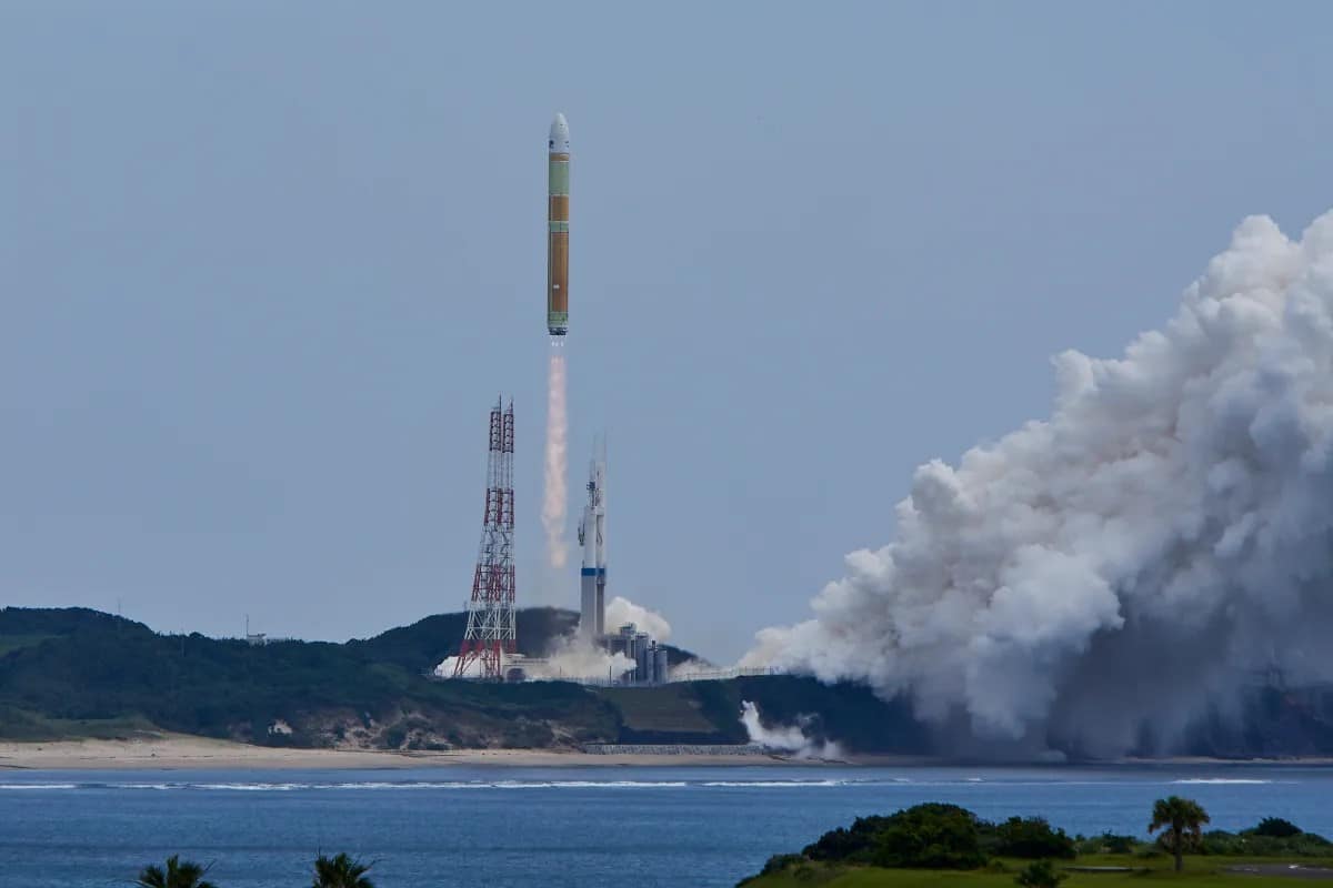 Ракета H3 стартует с космодрома Танегасима / © JAXA