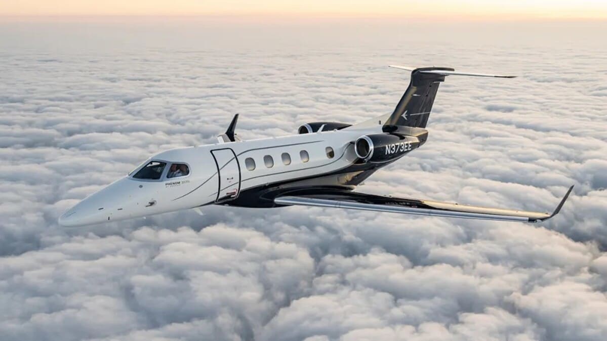 Легкий бизнес-джет Phenom 300 / © Paul Bowen / Embraer