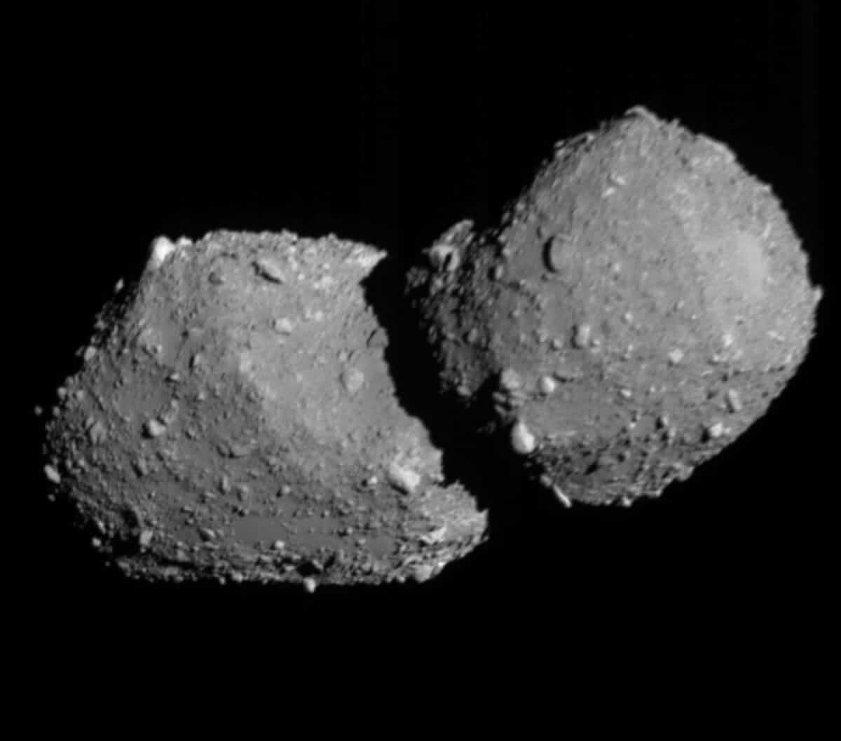 Астероид Торифунэ в объективе зонда «Хаябуса-2» / © JAXA