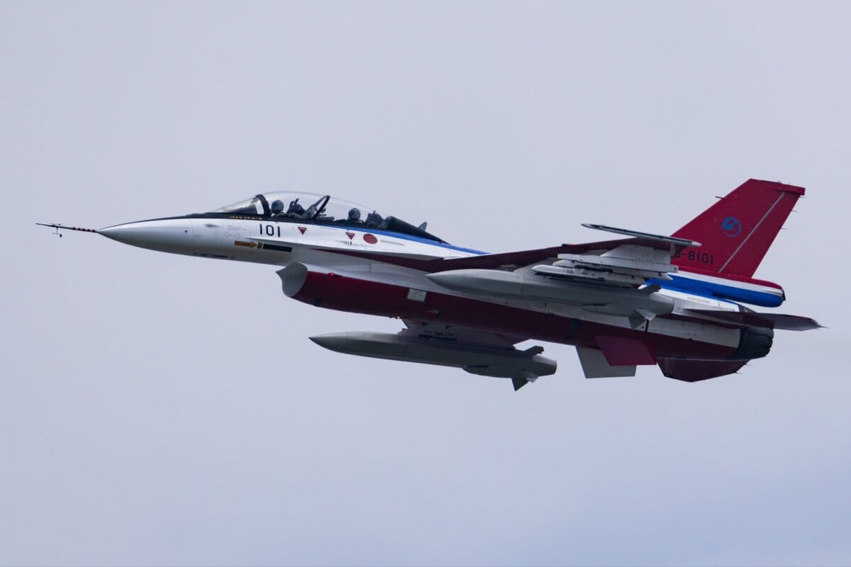 Японский истребитель F-2 впервые заметили с новой крупной малозаметной крылатой ракетой / © bibabibabibary / Х
