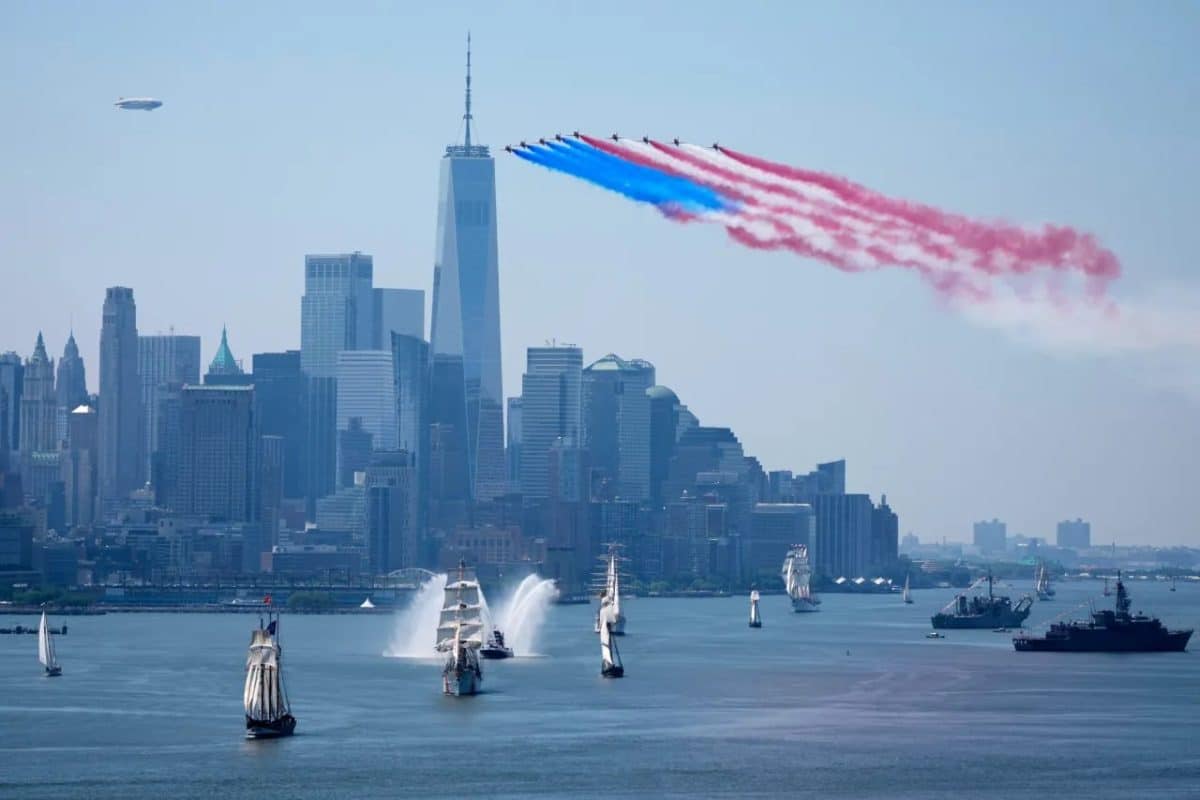 Французская АГВП Patrouille de France / © Seth Wenig / AP Photo