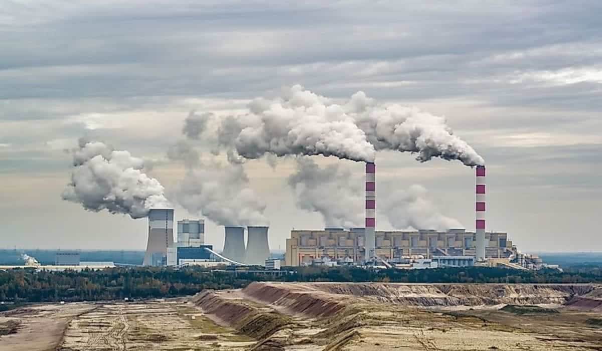 Вид на электростанцию и угольный разрез в Белхатуве, Польша / © Shutterstock