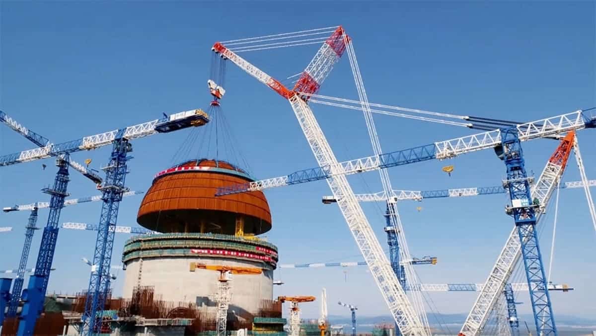 Установка гигантского стального купола на реактор / © China National Nuclear Corporation