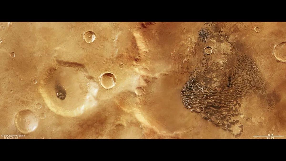 Mars Express запечатлел необычные волнообразные образования на поверхности Марса / © ESA / DLR / FU Berlin