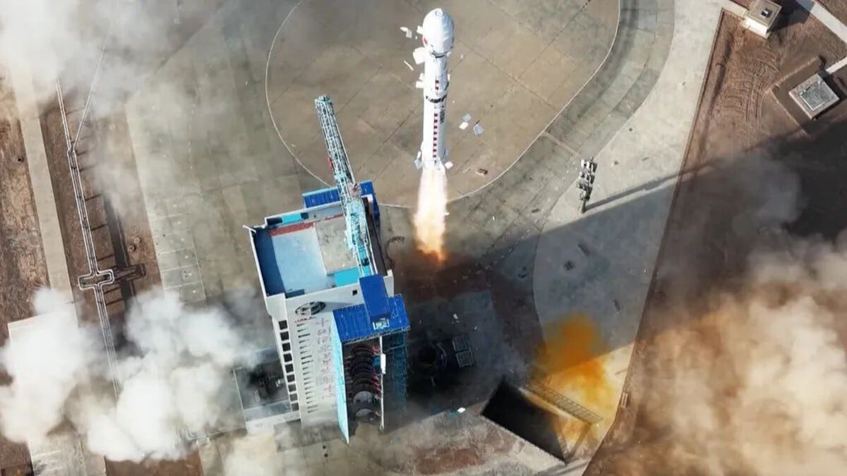 Китайская ракета «Чанчжэн-4B» стартует с космодрома Цзюцюань / © CCTV