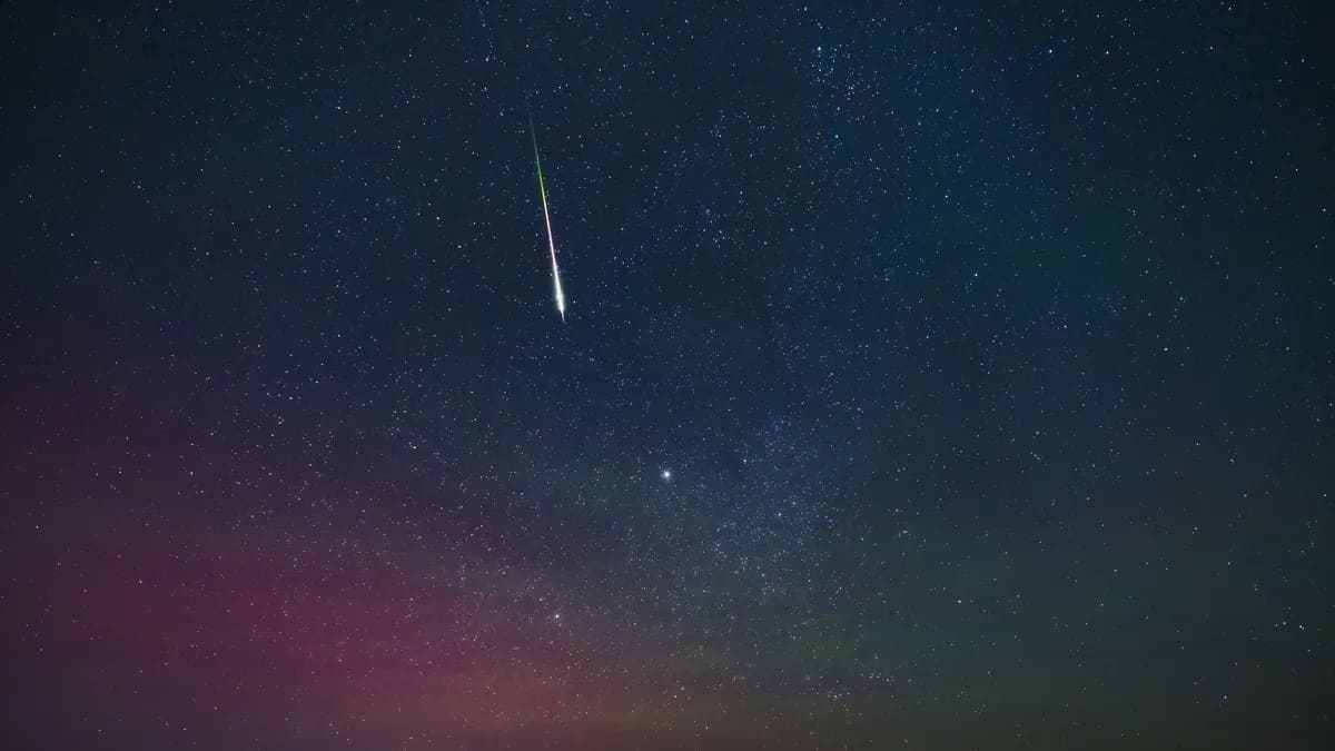 Метеоры / © NASA