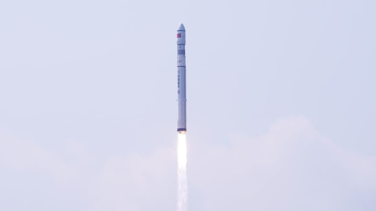 Китайская ракета «Чанчжэн-6C» разрушилась на орбите, создав облако космического мусора