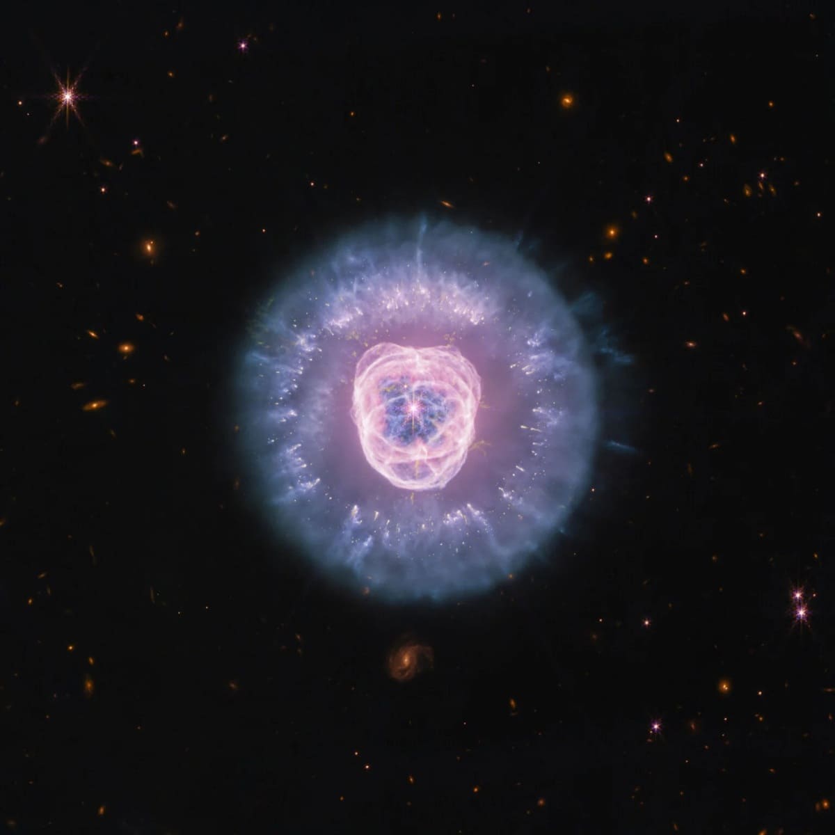 «Джеймс Уэбб» в деталях рассмотрел Туманность Льва / © NASA, ESA, CSA, STScI. Image Processing: A. Pagan (STScI)