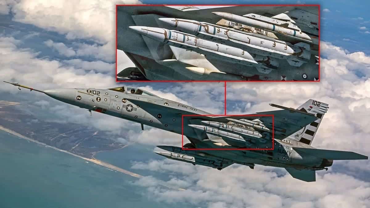 Истребитель F/A-18E/F Super Hornet из состава 23-й испытательно-оценочной эскадрильи ВМС США (VX-23), вооруженный четырьмя ракетами AIM-424 / © USN