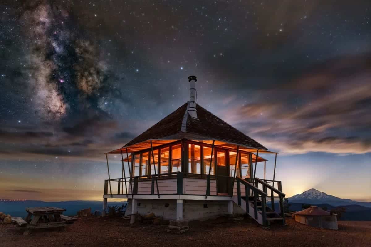 Фотография Росса Стинслэнда, сделанная со смотровой площадки Little Mount Hoffman Lookout в Калифорнии, оказалась лучшей в номинации «Качественное и продуманное освещение» / © Ross Steensland