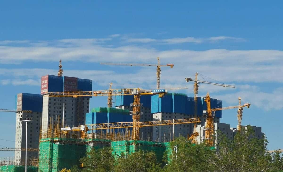 Китай адаптировал технологии строительства небоскребов для возведения жилых домов / © VCG