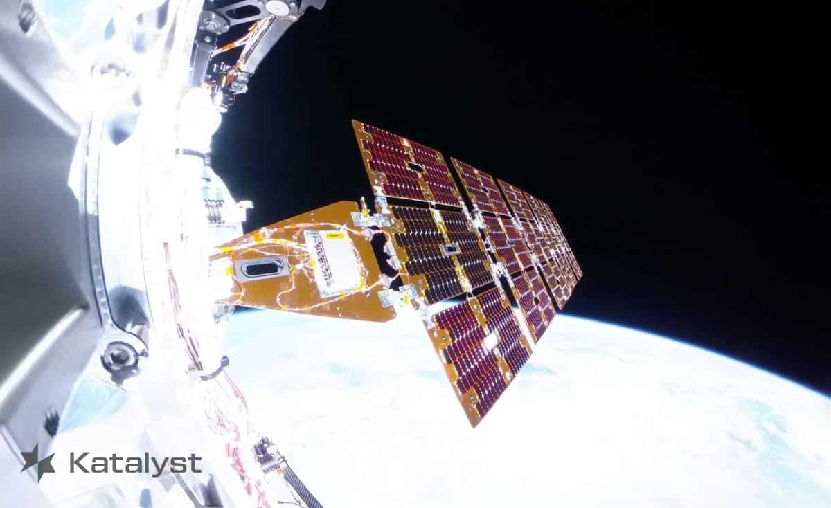 Снимок аппарата Link в космосе / © Katalyst Space Technologies