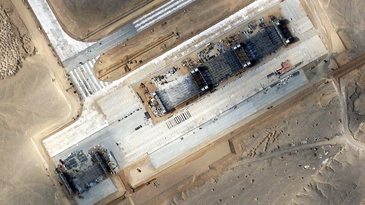 Спутники показали масштабное расширение секретной авиабазы Китая в Синьцзяне