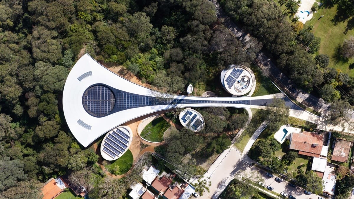 Культурный центр Лолы Моры / © Pelli Clarke & Partners