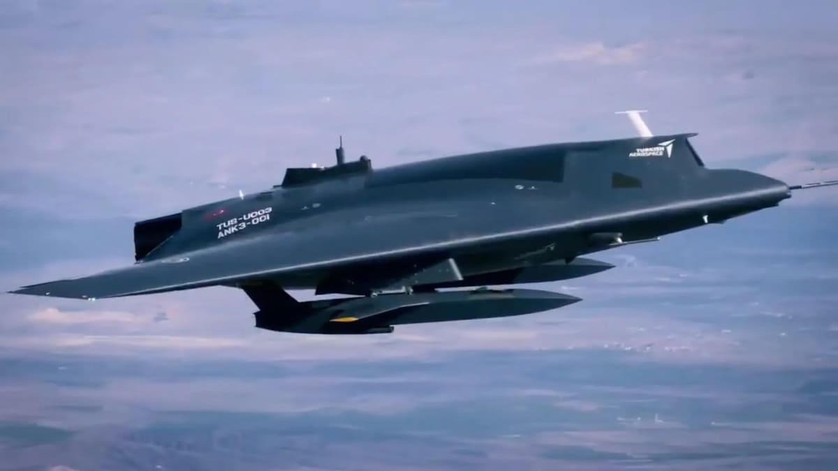 Малозаметный боевой беспилотник ANKA III с двумя реактивными беспилотниками SÜPER ŞİMŞEK / © Turkish Aerospace