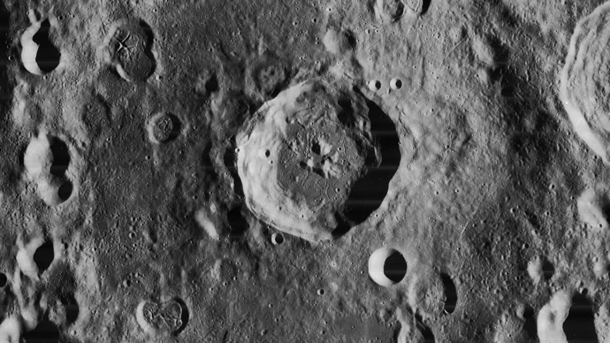 https://naked-science.ru/wp-content/uploads/2026/08/Einstein_crater_4188_h2_4188_h3-1-1200x675.jpg