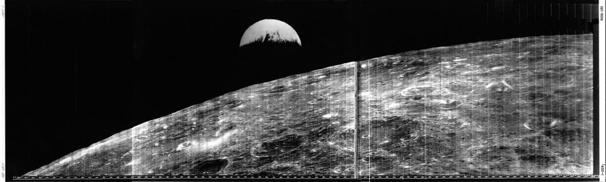 © Lunar Orbiter 1, NASA