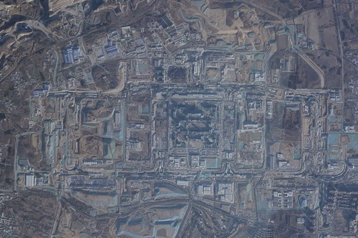Спутниковый снимок строительной площадки «Пекинского военного города» / © Planet Labs