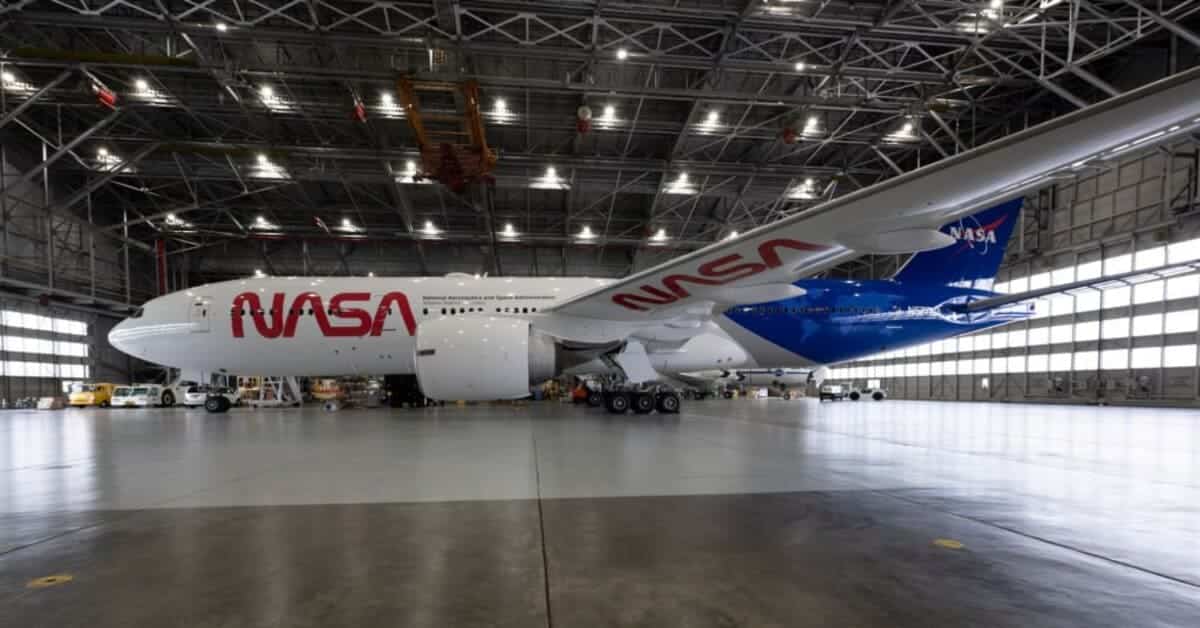 Широкофюзеляжный Boeing 777-200ER / © NASA