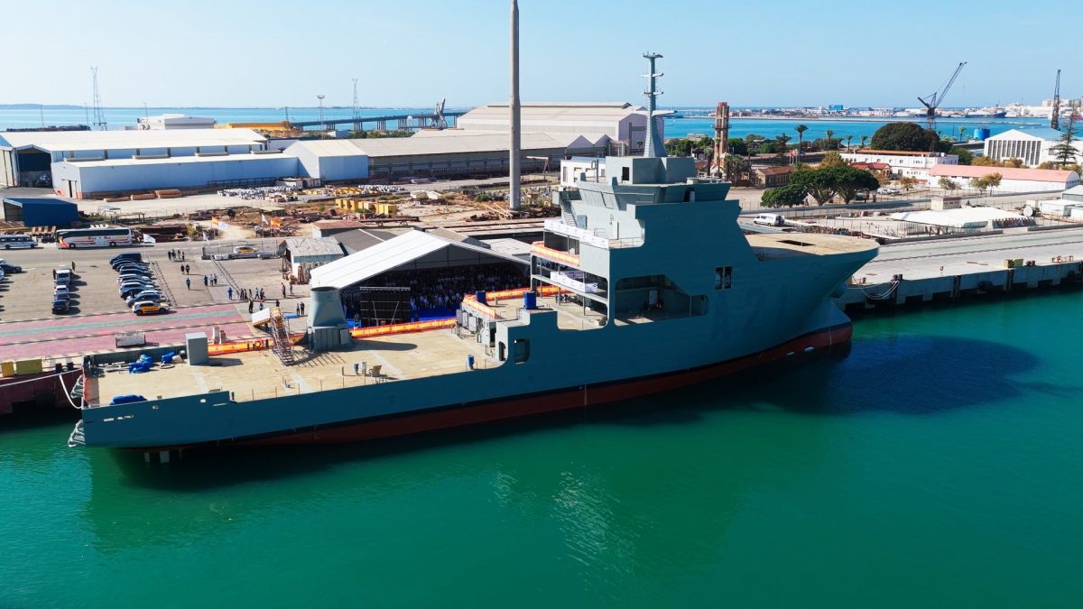 Спасательное судно Poseidon на верфи в Пуэрто-Реале / Navantia